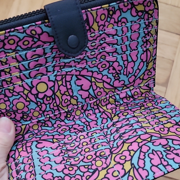 VERA BRADLEY/Quilted Navy Wallet - Picture 16 of 16